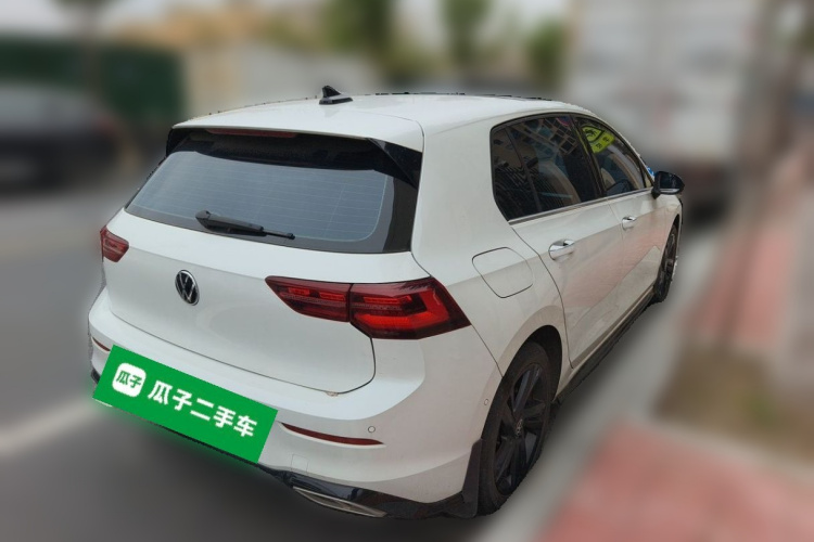Volkswagen Golf 2023 car image #5