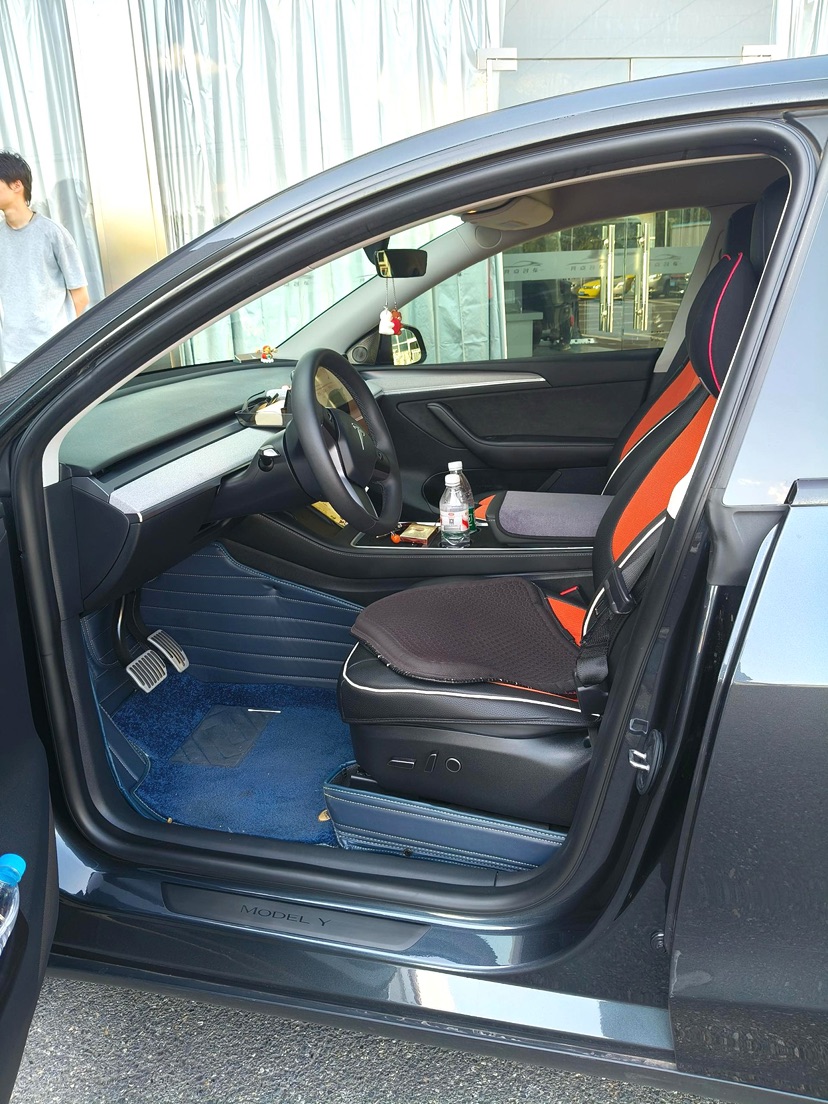 Tesla Model Y 2024 #4 Tesla Model Y 2024 car image #4