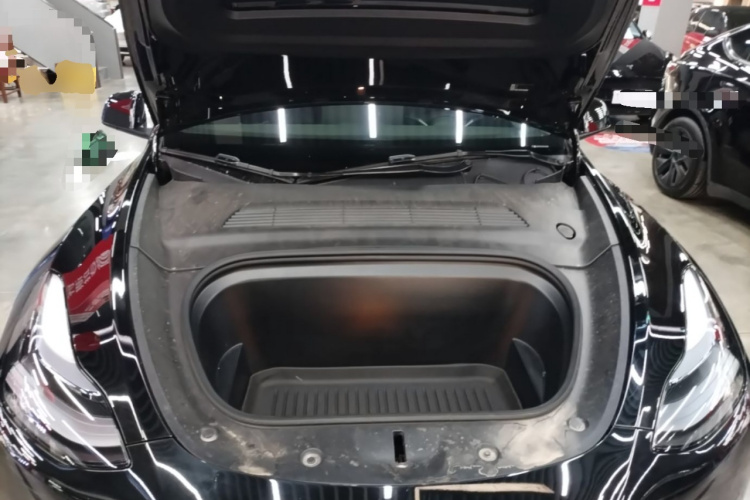 Tesla Model Y 2023 car image #20