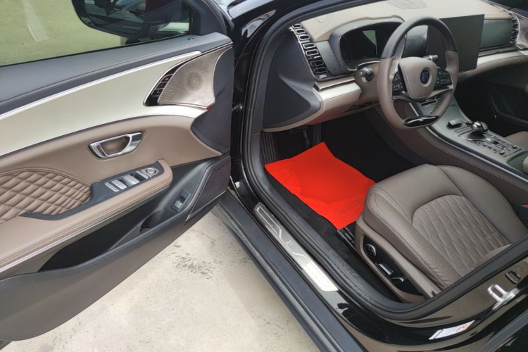 BYD Han 2024 car image #16