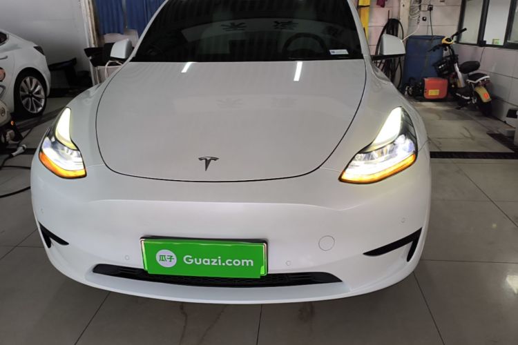 Tesla Model Y 2023 car image #3