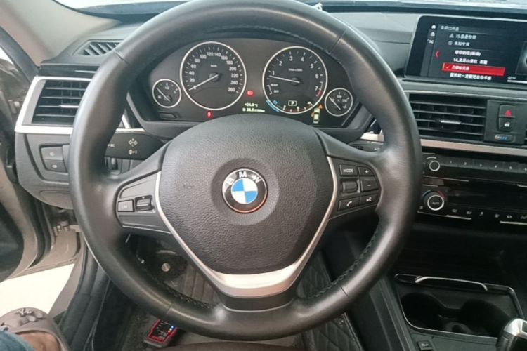 BMW 3 Series 2019 immagine di auto #11