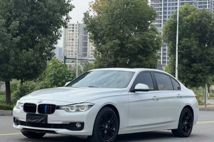 BMW 3 Series 2019 immagine di auto #2