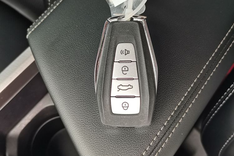 GEELY Emgrand 2024 car image #9