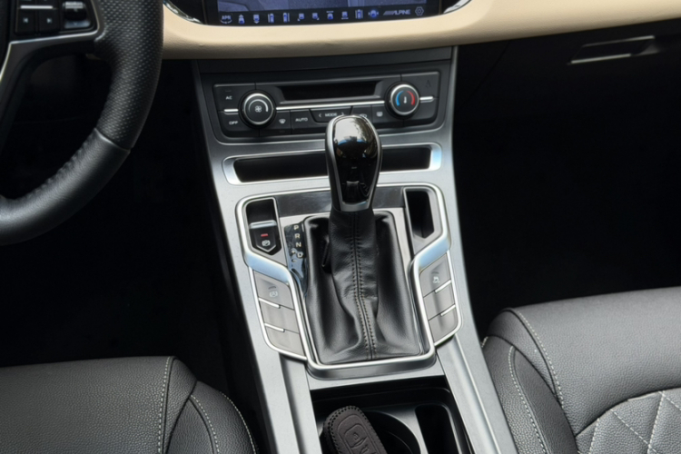 GEELY Emgrand 2019 #30 GEELY Emgrand 2019 car image #30