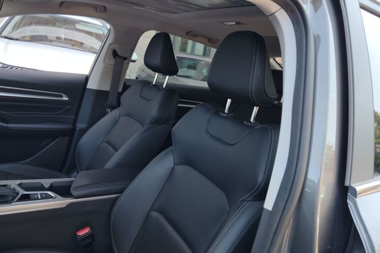 GEELY Emgrand 2025 #15 GEELY Emgrand 2025 car image #15