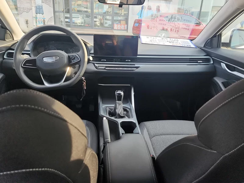 GEELY Emgrand 2025 image de voiture #13