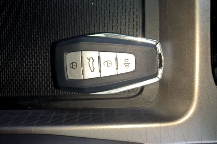 GEELY Emgrand 2024 car image #9