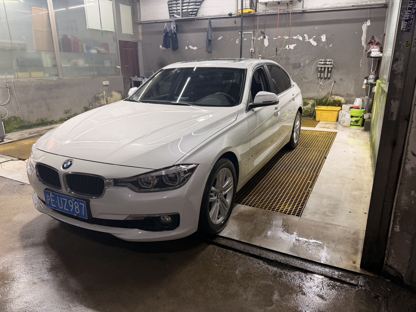 BMW 3 Series 2017 BMW 3 Series 2017 car image