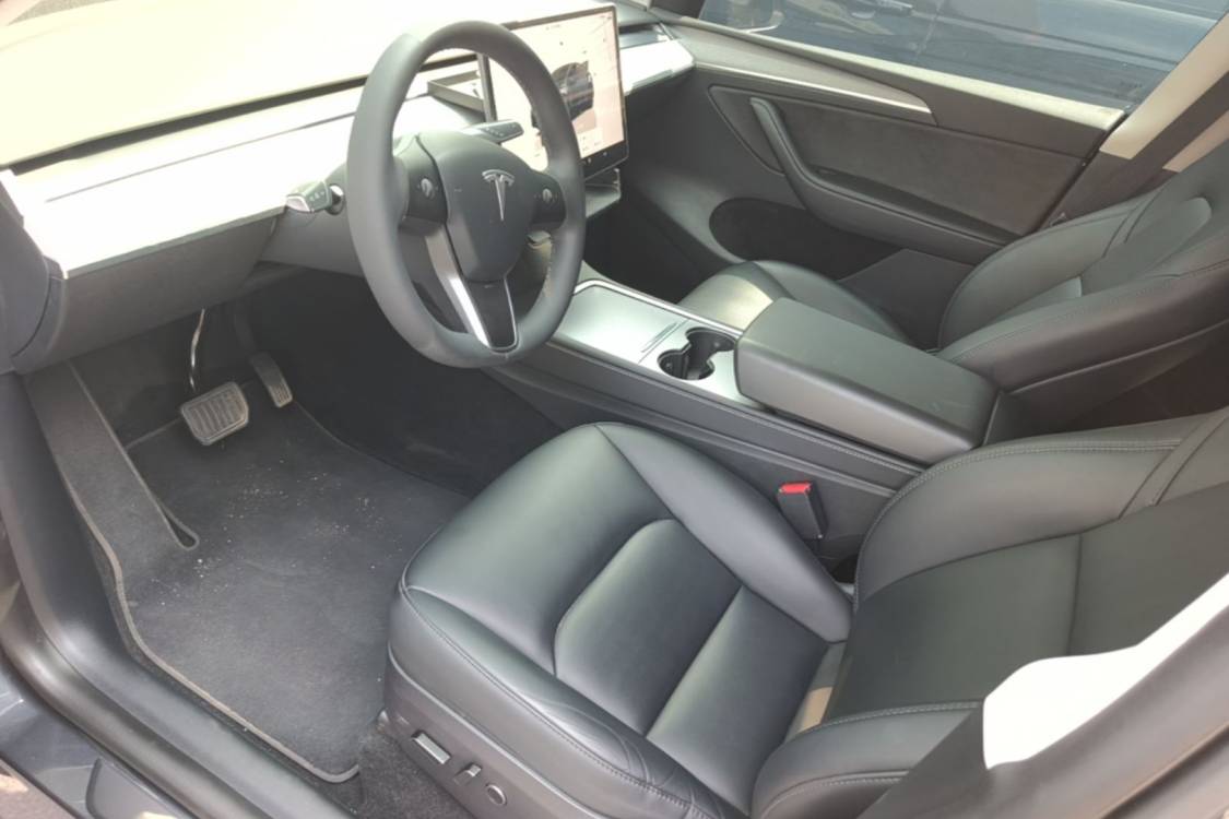 Tesla Model Y 2024 car image #12