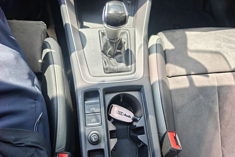 Audi Q3 2020 car image #14