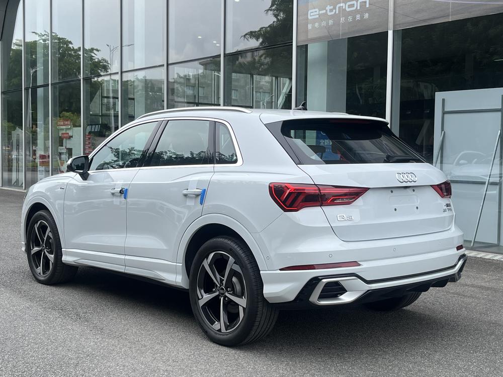 Audi Q3 2024 car image #5