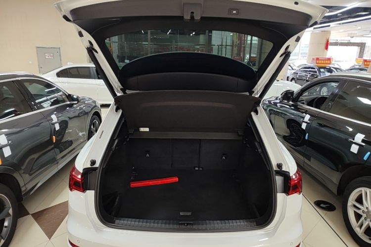 Audi Q3 2024 car image #19