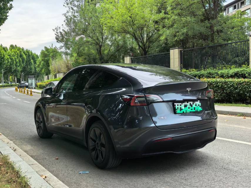 Tesla Model Y 2024 #9 Tesla Model Y 2024 car image #9