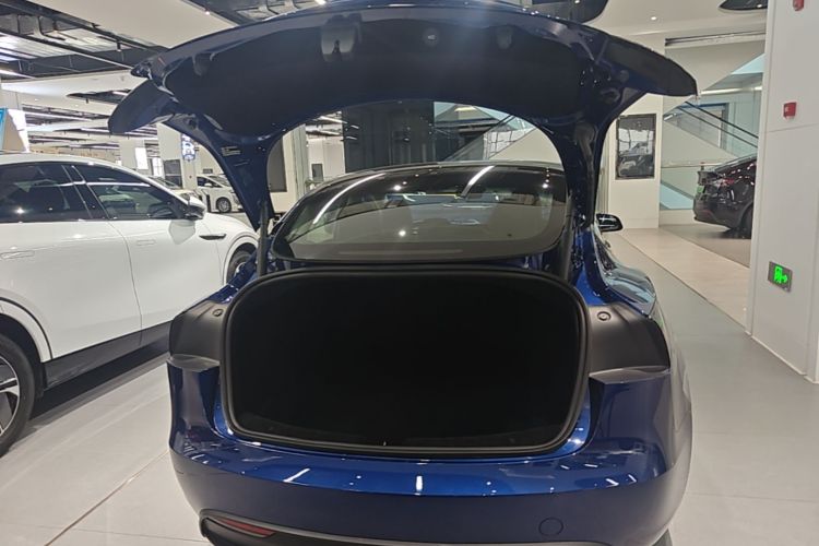 Tesla Model 3 2023 car image #19