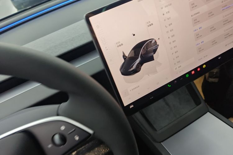 Tesla Model 3 2026 immagine di auto #14