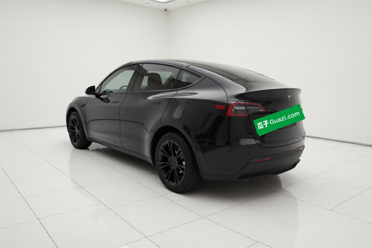 Tesla Model Y 2023 car image #5