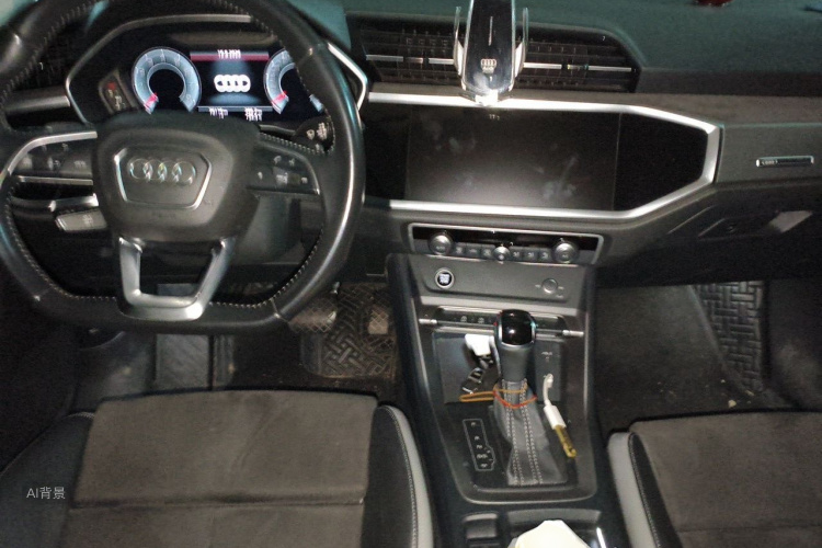Audi Q3 2021 car image #11