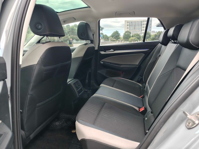 Volkswagen Golf 2021 car image #5