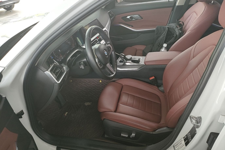 BMW 3 Series 2021 car image #15