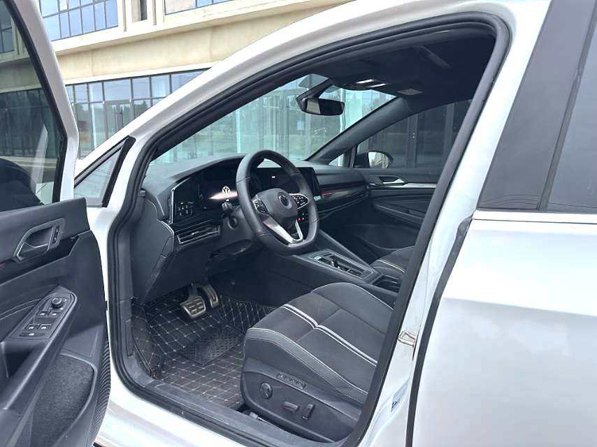 Volkswagen Golf 2023 car image #8