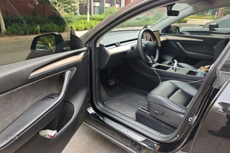 Tesla Model Y 2021 #18 Tesla Model Y 2021 car image #18