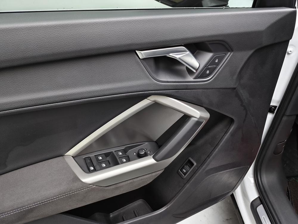 Audi Q3 2023 car image #19