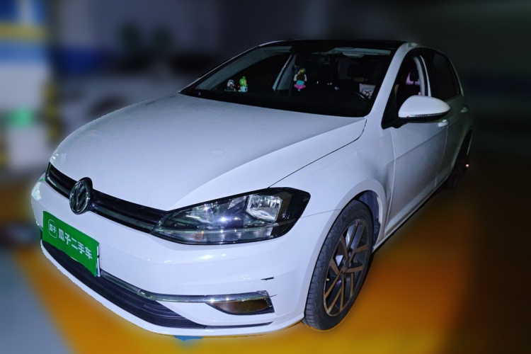Volkswagen Golf 2018 car image #2