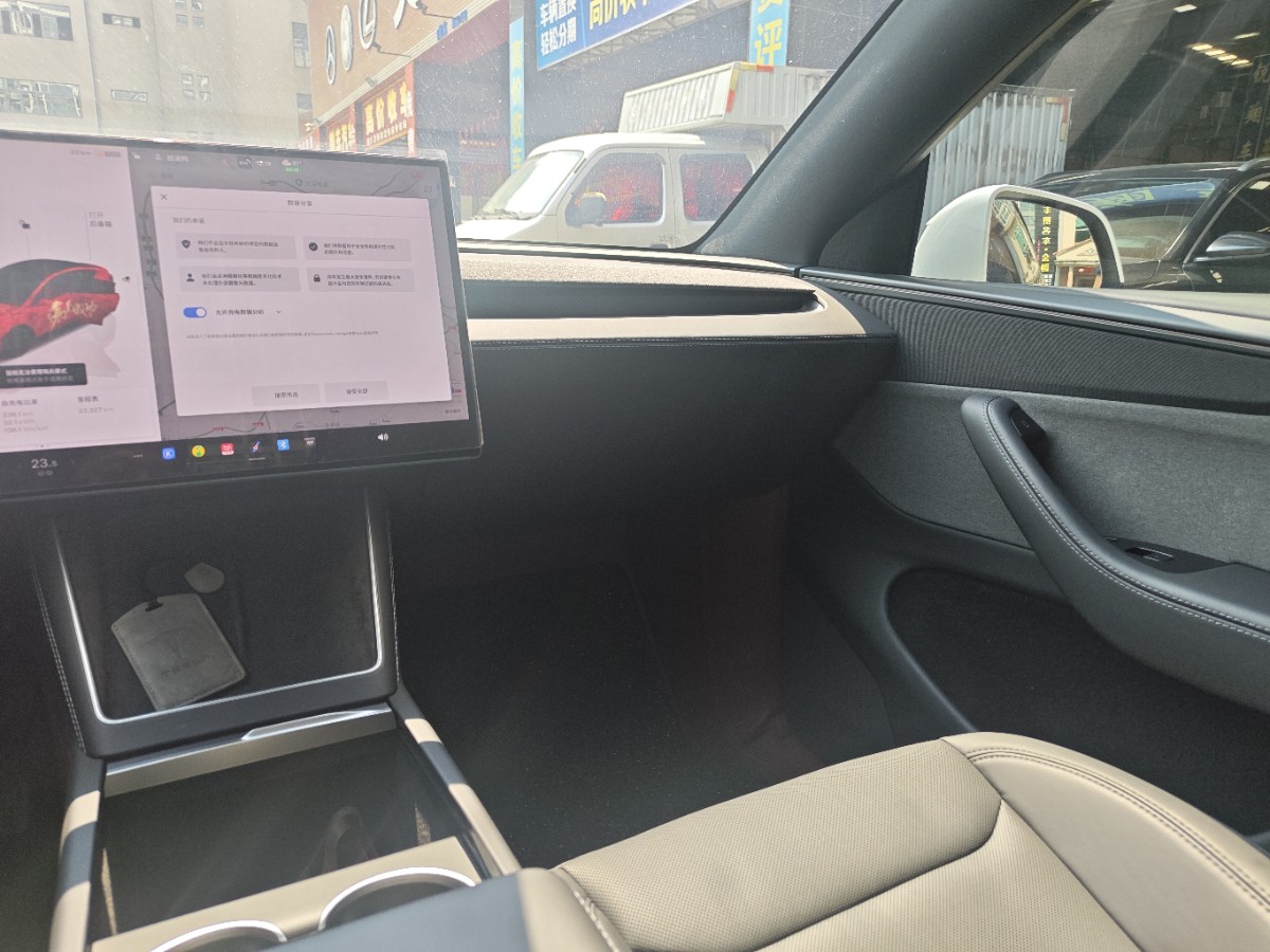 Tesla Model Y 2026 #6 Tesla Model Y 2026 car image #6