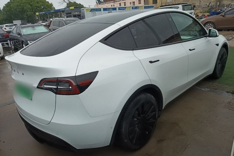 Tesla Model Y 2023 car image #5