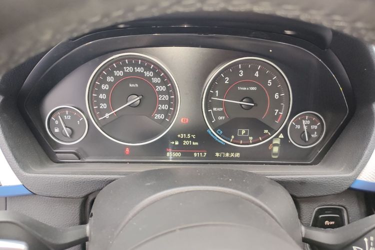BMW 3 Series 2018 car image #12