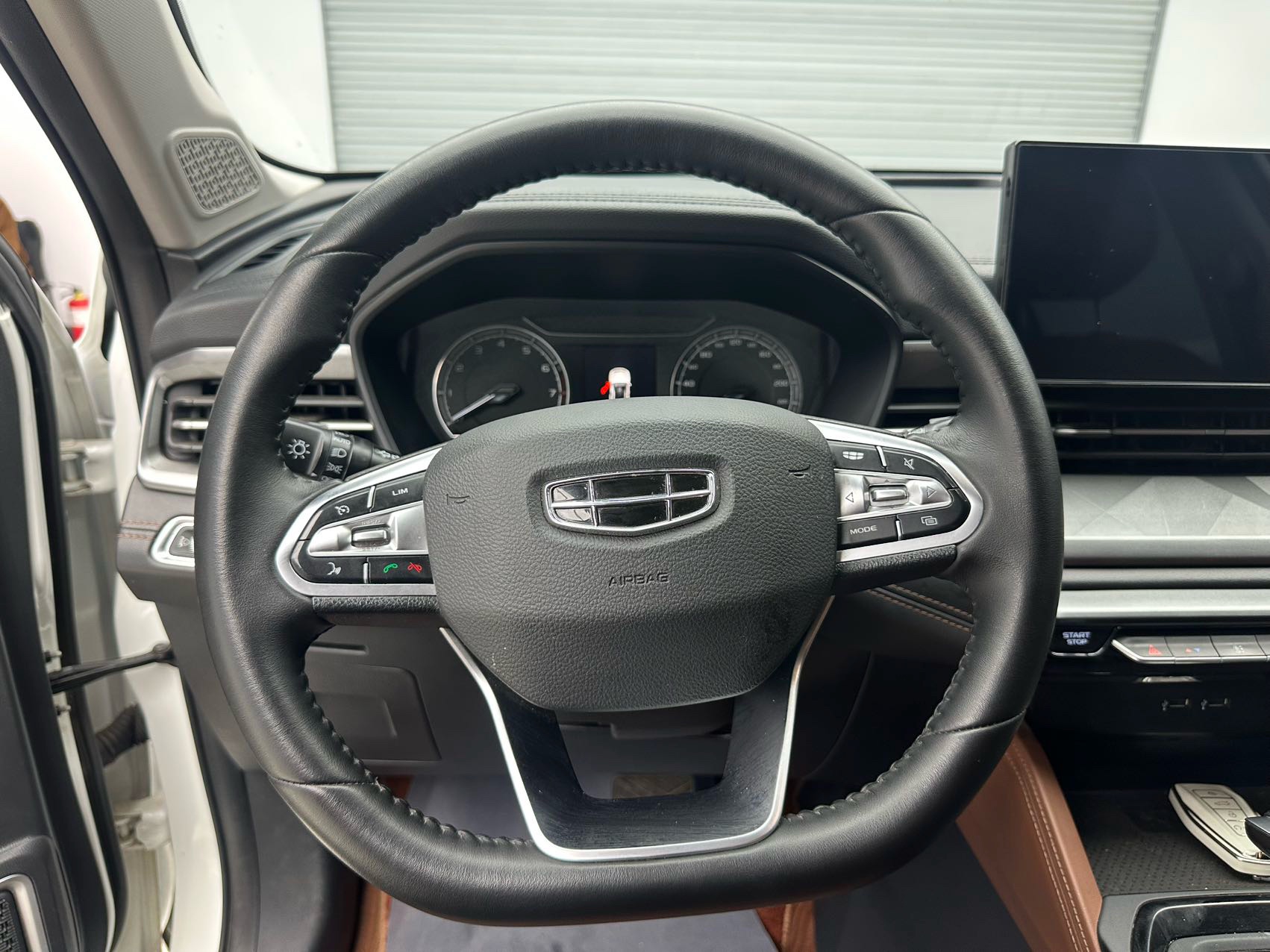 GEELY Vision X6 2023 car image #11