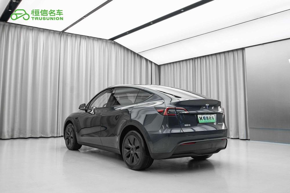 Tesla Model Y 2024 #4 Tesla Model Y 2024 car image #4
