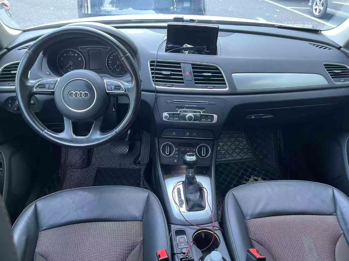 Audi Q3 2017 car image #7