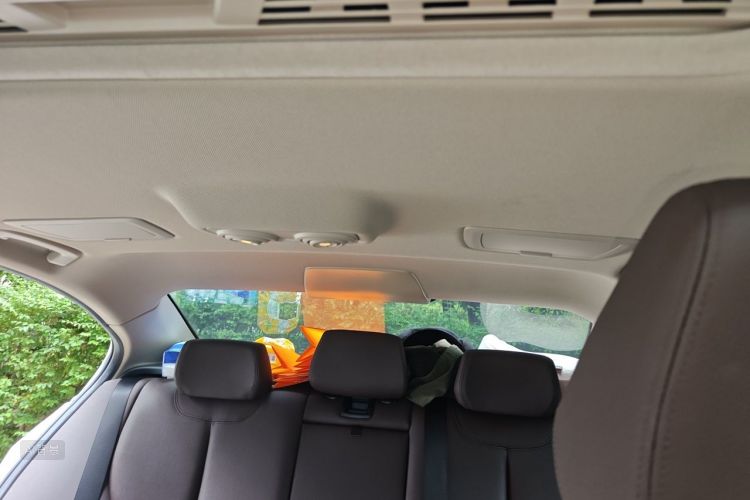 BMW 3 Series 2019 car image #20