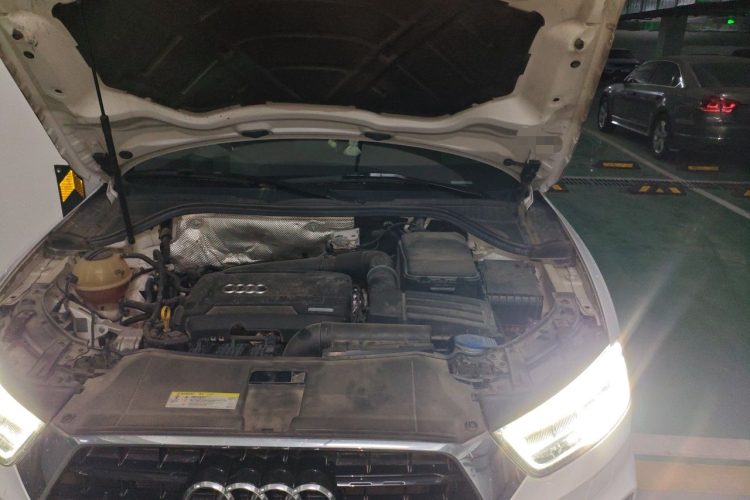 Audi Q3 2018 car image #25