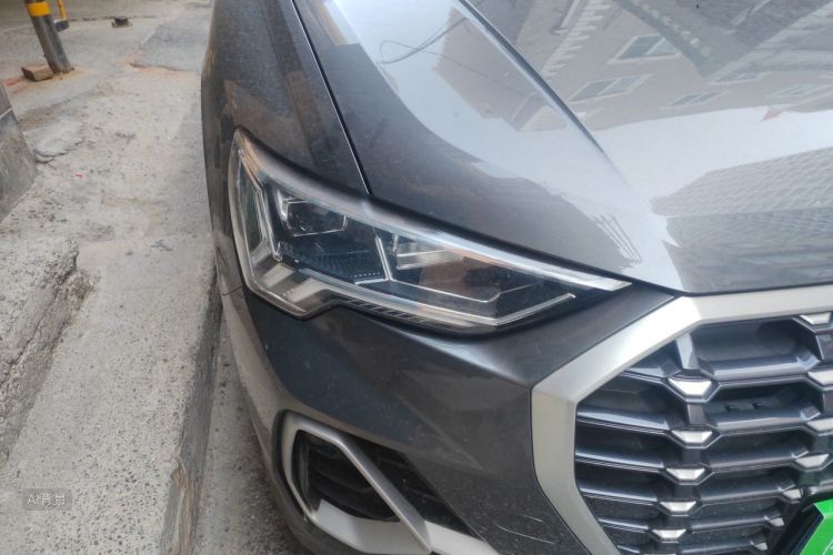 Audi Q3 2022 car image #8