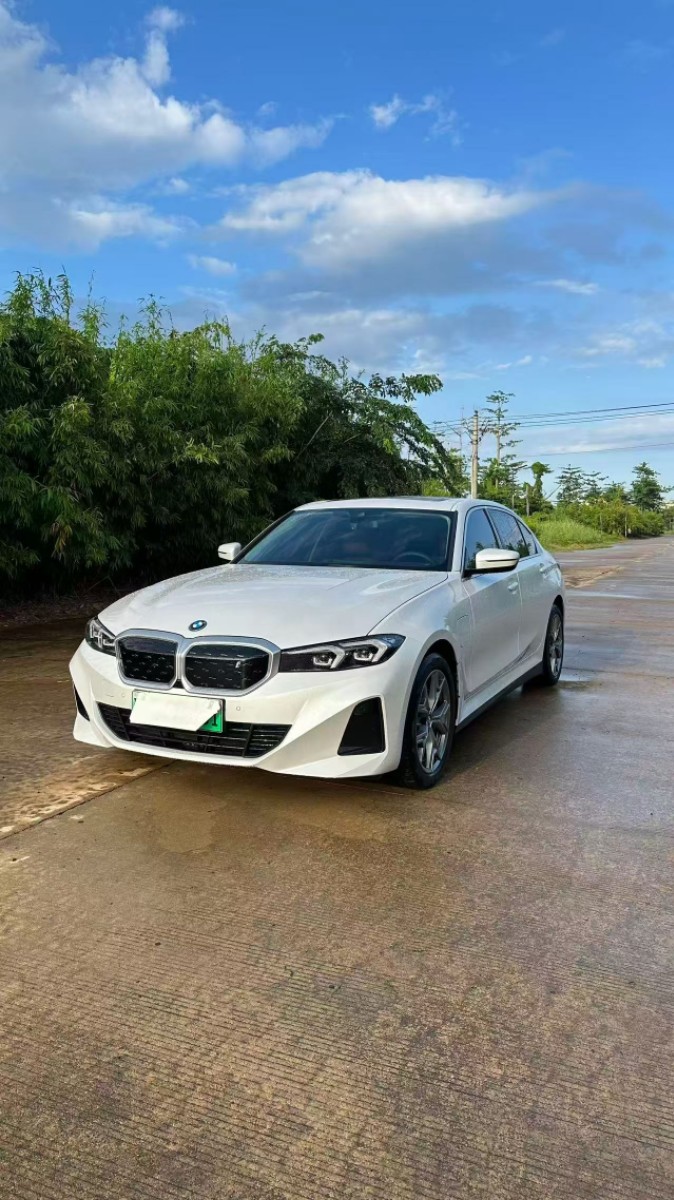 BMW i3 2025 car image #3