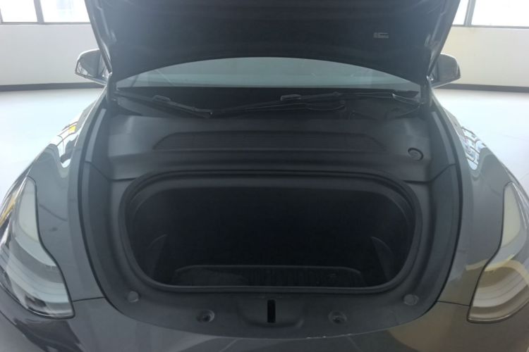 Tesla Model Y 2024 car image #23