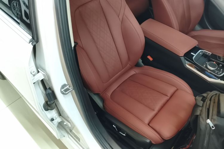 BMW 3 Series 2024 صورة سيارة #24