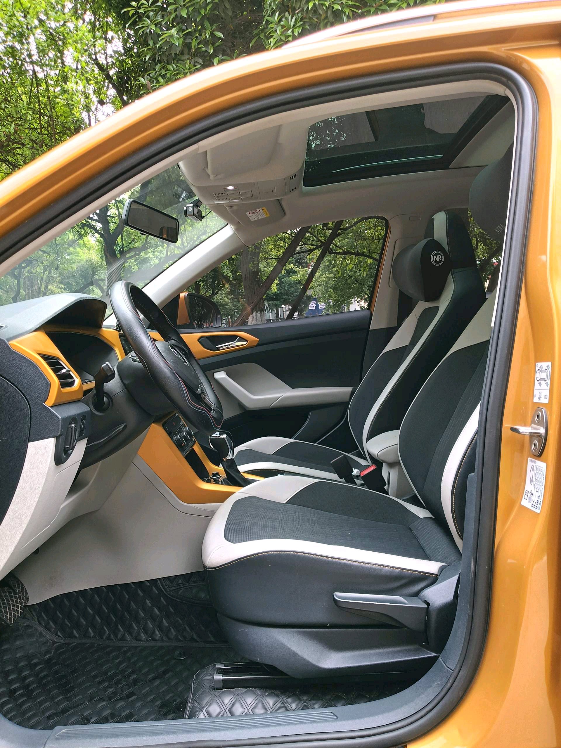 Volkswagen T-Cross 2019 immagine di auto #4