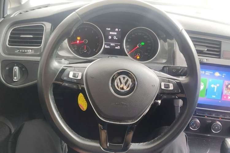 Volkswagen Golf 2018 car image #11