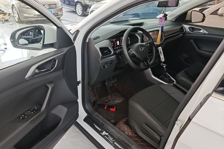 Volkswagen T-Cross 2020 car image #16