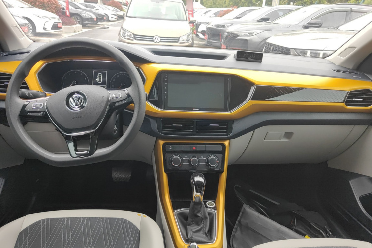 Volkswagen T-Cross 2020 car image #10