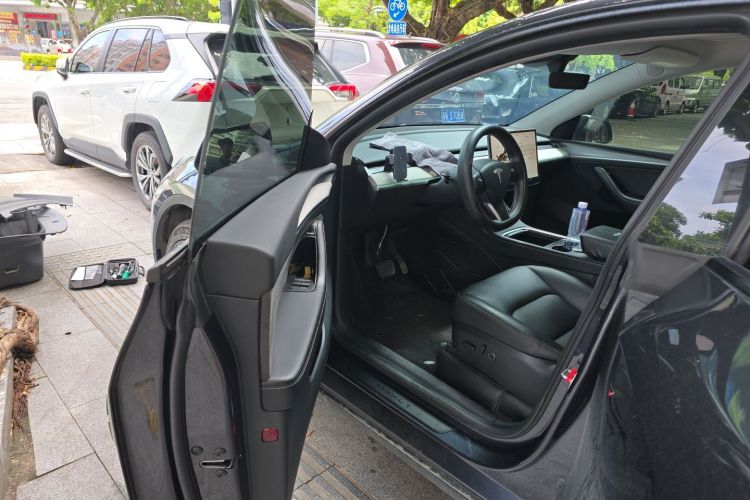 Tesla Model Y 2024 car image #9