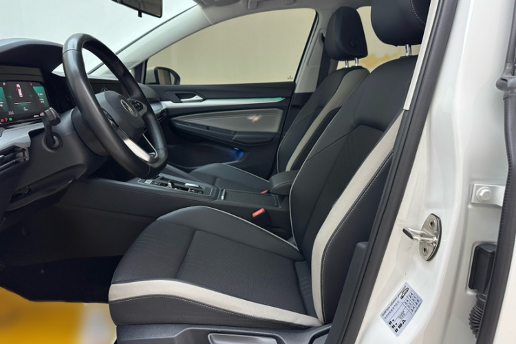 Volkswagen Golf 2021 car image #18