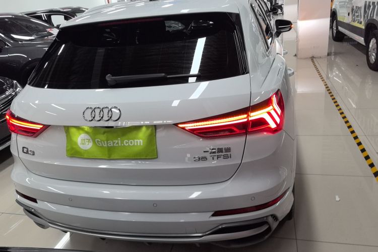 Audi Q3 2023 car image #4