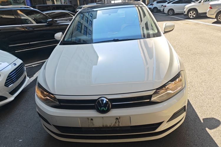 Volkswagen Polo 2021 car image #3