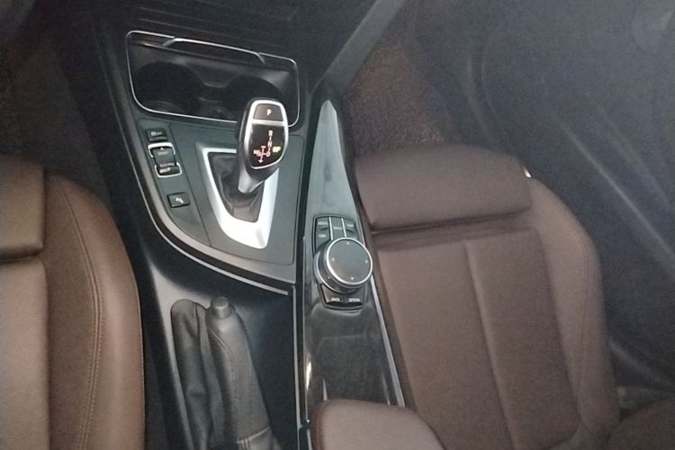 BMW 3 Series 2018 #18 BMW 3 Series 2018 car image #18