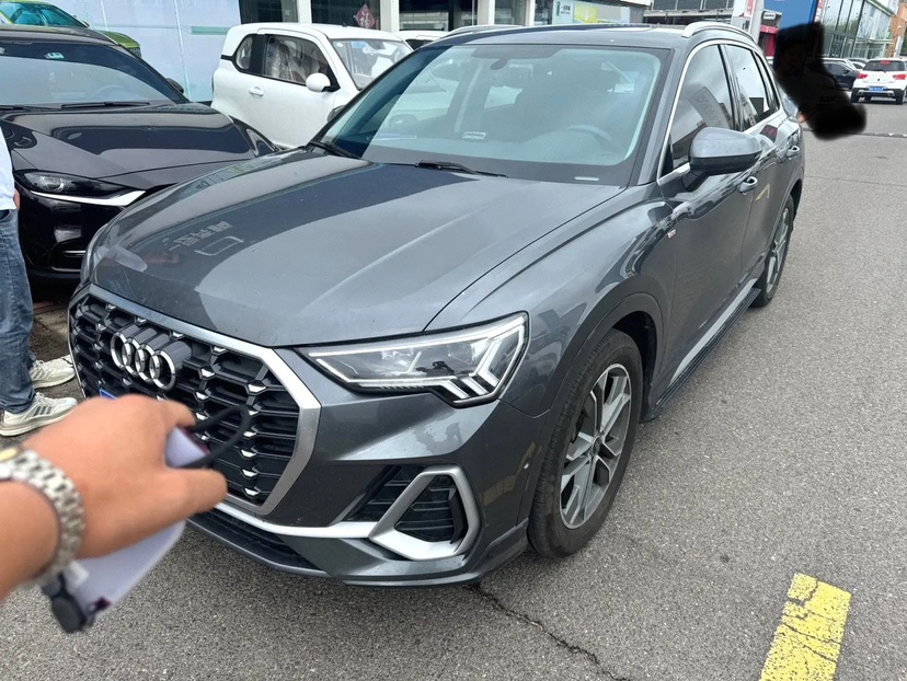 Audi Q3 2022 car image 